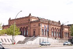 The Kunsthalle's old and new grand staircase
