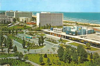 Hotels in Mamaia, Romania, with the Mamaia Summer Theatre in the right, Cezar Lăzărescu et al., 1958–1961