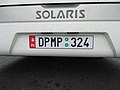 Der tschechi­sche Verkehrs­betrieb Doprav­ní podnik města Par­dubic (DPMP) nutzt die Kenn­zeichen­halterung zur Auf­nahme der Betriebs­nummer, hierbei handelt es sich nicht um ein amt­liches Kenn­zeichen