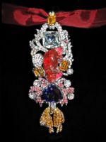 Detailed view of the recreated great Golden Fleece of king Louis XV of France. Below the 107 carats (21.4 g; 0.75 oz) spinel Côte de Bretagne hangs the French Blue diamond and the fleece itself, set with hundreds of yellow diamond replicas.