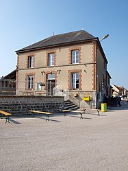 The town hall in Villeseneux