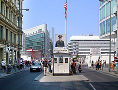 Checkpoint Charlie in Blickrichtung Norden, 2005