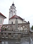 Treppenanlage und Brunnen an der Muttergottes-Rosenkranz-Kirche in Kranj[25]