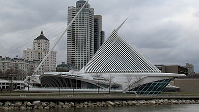 Milwaukee Art Museum with the Burke brise soleil closed