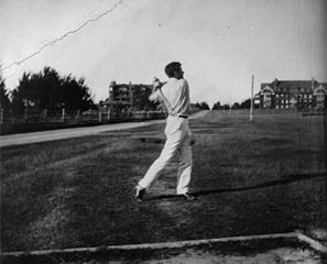 FDR playing golf (1904)