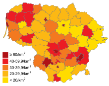 Grafische Karte Litauens mit farbig markierten Bevölkerungsdichten in jeder Region, die von 20 pro km² bis über 60 pro km² gehen. Die größte Dichte liegt im Süden und im Nordwesten.