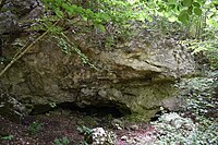 Priesterstein mit Höhle bei Neuhof