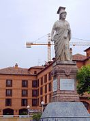 Statue to La Matrona of Calahorra and Parador de Turismo Marco Fabio Quintiliano