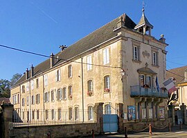The town hall and school in Conflans-sur-Lanterne