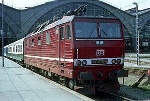 180 008 in Leipzig Hbf (1995)