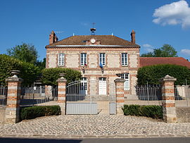 The town hall in Fleury-en-Bière