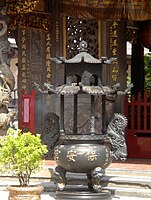 A large censer in front of the Taipei Baoan temple