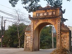 Gate to Khúc Thủy village