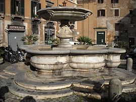 Fontana del Pianto, Piazza delle Cinque Scole