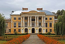 Grocholski Palace in Voronovytsia (18th century)