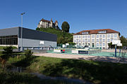 Schwimmhalle und Pestalozzi-Schulhaus