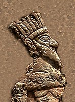 Depiction of a crown-wearing king, naked, imprisoned by Anubanini. This is possibly a feathered crown as seen on some bronzes of Luristan.[12][1]