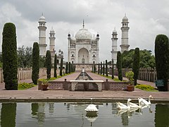 The tomb with geese in the garden pool