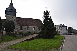 The church and town hall in Doudeauville