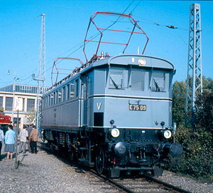 E 75 09II am 20. Oktober 1985 im DB-Ausbesserungswerk München-Freimann
