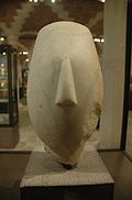 Head of a female figure, Spedos type, Keros-Syros culture (EC II, 2700–2300 BCE; Louvre)