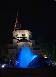 By night with the fountain