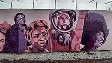 5 women painted on a wall