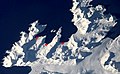 Stromness Bay mit (von links nach rechts) Husvik, Stromness und Leith Harbour (NASA-Bild)