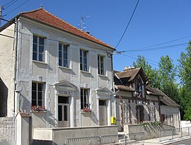 The school and town hall in Égligny