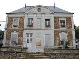The town hall in Chamigny