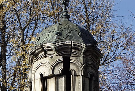 Romanian Revival palmette on the dome of the Vlahuți-Slătineanu Grave in the Bellu Cemetery, Bucharest, by Grigore Cerkez, 1913