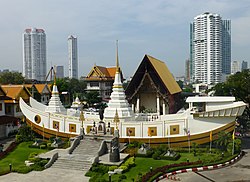 Wat Yannawa, a temple in Sathon with a pagoda shaped like a Chinese junk