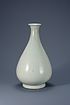 White porcelain bottle, Joseon dynasty (Treasure)