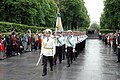 A Ukrainian Navy honor guard marching to the tomb.