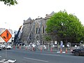 The church in November 2010 with steel bracing after the 2010 Canterbury earthquake