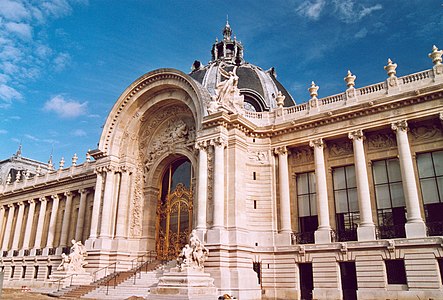 The grand entrance of the Petit Palais, and its impressive colonnade