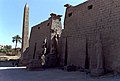 Verbliebener Obelisk in Luxor vor dem Pylon des Tempelbezirks