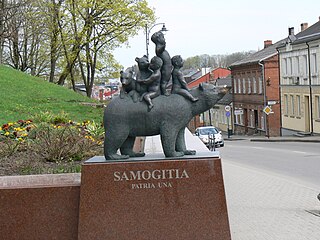 Samogitian bear sculpture