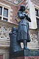 Betende Jeanne d'Arc von Versailles, Bronzeabguss auf dem Beischlag vor dem Rathaus von Orléans