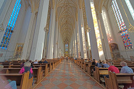 Frauenkirche, Munich, a hall of three naves with lateral extensions