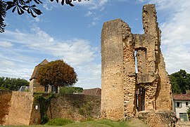 Lostanges castle ruins in Sainte-Alvère