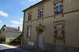 The town hall in Bouilly
