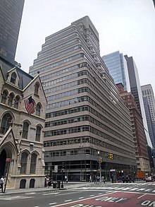 The building's southeastern corner as seen from across Madison Avenue