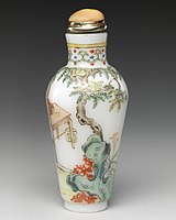 Chinese snuff bottle, 18th-century, 3 inches high