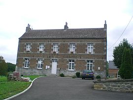The town hall in Damousies