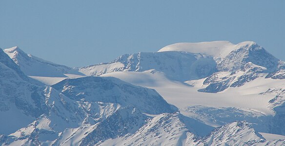 41. Mount Sir Wilfrid Laurier is the highest summit of the Cariboo Mountains of British Columbia.
