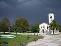 Petalidi zentraler Platz mit Kirche