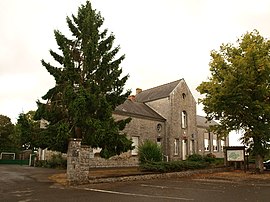 The school and town hall in Saint-Georges-le-Fléchard