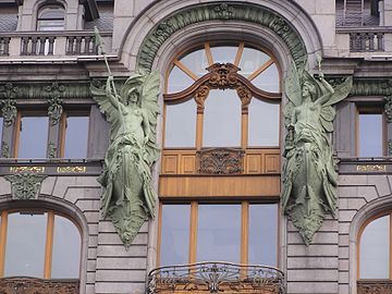 Singer House' sculptures on the facade
