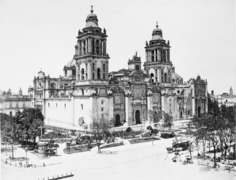 View of the cathedral between 1880 and 1887, when the Aztec sun stone was moved to the Museo de la Calle de Moneda